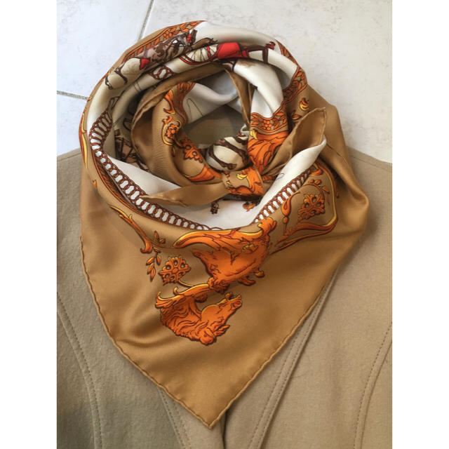 Hermes(エルメス)の専用です ロンシャン レアカラー エルメス スカーフ カレ レディースのファッション小物(バンダナ/スカーフ)の商品写真
