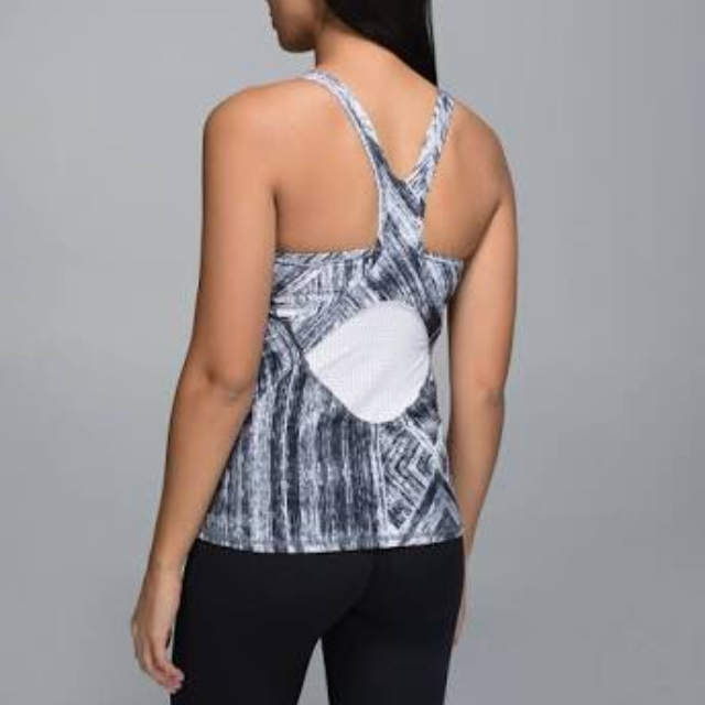 lululemon(ルルレモン)のlululemon tank top size4 *outlet* スポーツ/アウトドアのトレーニング/エクササイズ(ヨガ)の商品写真