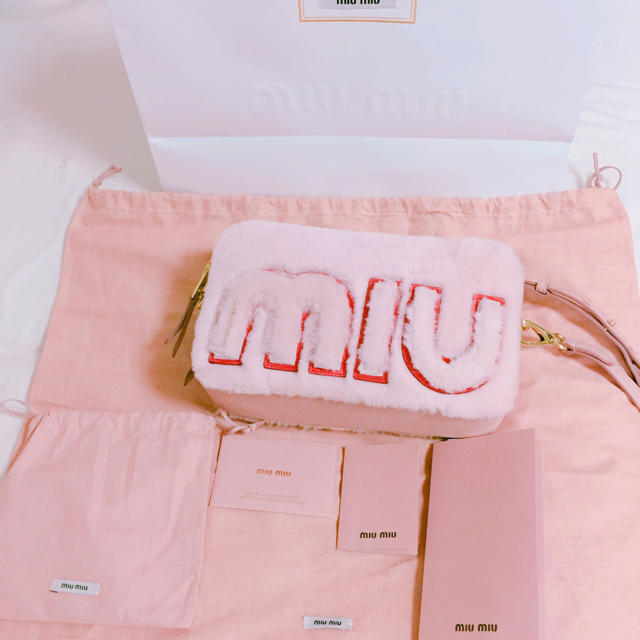 miumiu ファーショルダーバッグ-