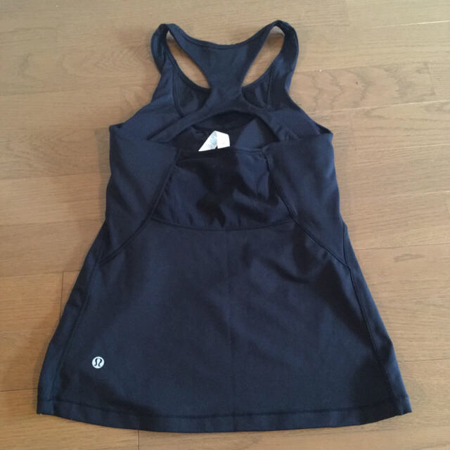 lululemon(ルルレモン)の最終値下げ！lululemon tank top size6 *outlet* スポーツ/アウトドアのトレーニング/エクササイズ(ヨガ)の商品写真