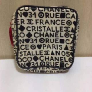 シャネル(CHANEL)の本物シャネル白ロゴ入りポーチ　スクエア (ポーチ)