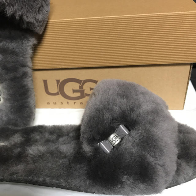 UGG(アグ)のUGGファースリッパ グレー 新品未使用 レディースの靴/シューズ(サンダル)の商品写真