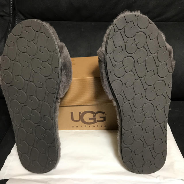 UGG(アグ)のUGGファースリッパ グレー 新品未使用 レディースの靴/シューズ(サンダル)の商品写真