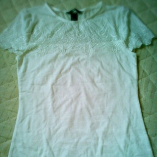エイチアンドエム(H&M)のオフホワイト　Tシャツ♥(Tシャツ(半袖/袖なし))