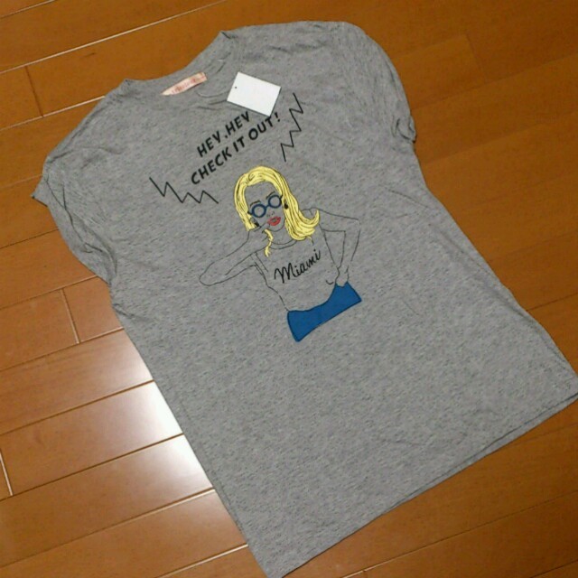 SPINNS(スピンズ)の女の子Tシャツ♡グレー レディースのトップス(Tシャツ(半袖/袖なし))の商品写真