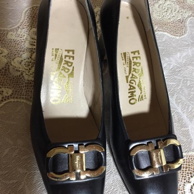 美品！FERRAGAMOパンプス