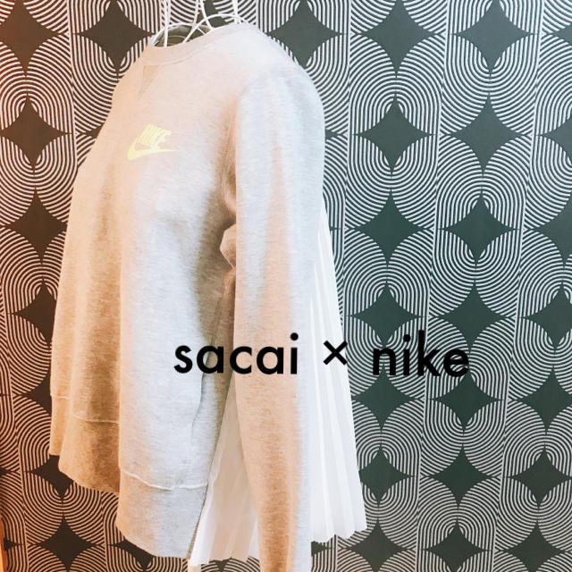 NIKEとsacaiのコラボ♡ バックプリーツ トレーナー