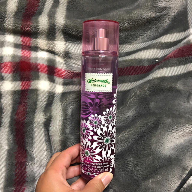 Bath & Body Works(バスアンドボディーワークス)のボディーフレグランスミスト コスメ/美容の香水(香水(女性用))の商品写真