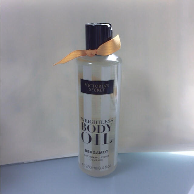 Victoria's Secret(ヴィクトリアズシークレット)のVICTORIA'S SECRET BODYOIL  コスメ/美容のボディケア(ボディオイル)の商品写真