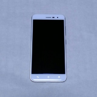 エイスース(ASUS)の【ジャンク品】国内版 ZenFone3 ホワイト ZE520KL(スマートフォン本体)
