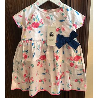 プチバトー(PETIT BATEAU)のプチバトー 17SS ピンクフラワープリント半袖ワンピース 12m 新品タグ付き(ワンピース)