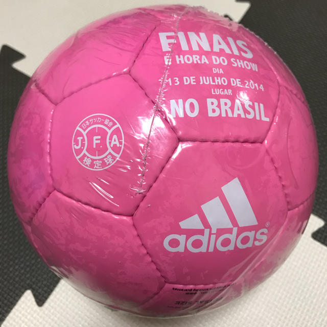 adidas(アディダス)のadidas フットサルボール スポーツ/アウトドアのサッカー/フットサル(ボール)の商品写真