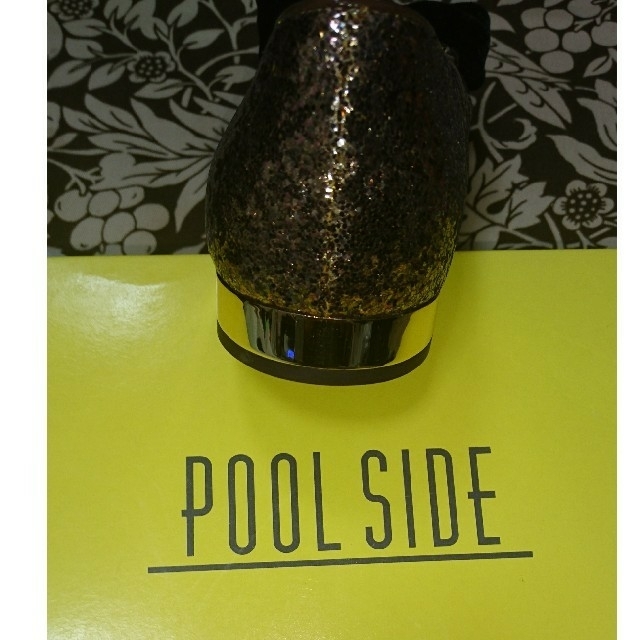 POOL SIDE(プールサイド)のPOOLSIDE  新品 未使用 グリッターリボン フラットシューズ 24.5㎝ レディースの靴/シューズ(バレエシューズ)の商品写真