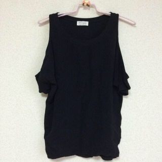 ザラ(ZARA)の1回使用のみ☆肩あきトップス(Tシャツ(半袖/袖なし))