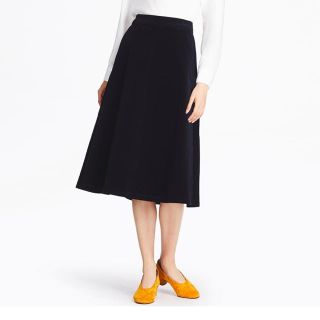 ユニクロ(UNIQLO)のUNIQLOユニクロ☺︎ハイウエストコーデュロイフレアミディスカート今季新品(ひざ丈スカート)