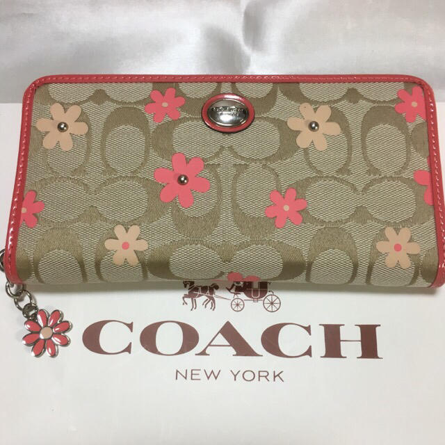 COACH(コーチ)の限定セール❣️新品コーチ長財布F51339フローラルデイジー 可愛いファスナー レディースのファッション小物(財布)の商品写真