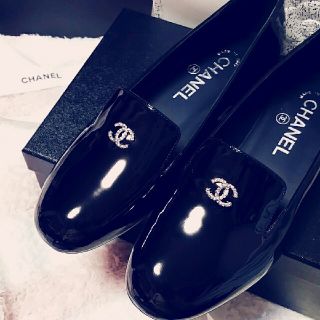 シャネル(CHANEL)の《haru様専用》シャネル パールつきフラットシューズ(ローファー/革靴)