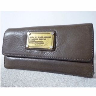 マークバイマークジェイコブス(MARC BY MARC JACOBS)のマークバイマークジェイコブス　レザー　グレー　ゴールドプレートロゴ金具　長財布(財布)