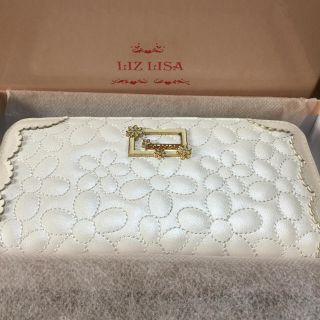 リズリサ(LIZ LISA)の送料込★LIZLISAの長財布★ファスナー開閉★(財布)