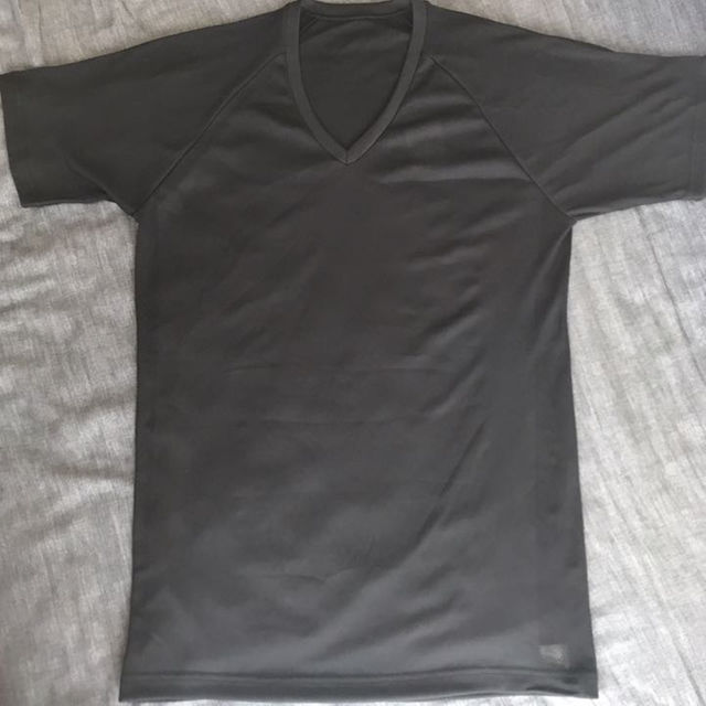 カイテキープ 肩脇メッシュ Lサイズ ブラック ワイシャツ インナー メンズのトップス(Tシャツ/カットソー(半袖/袖なし))の商品写真