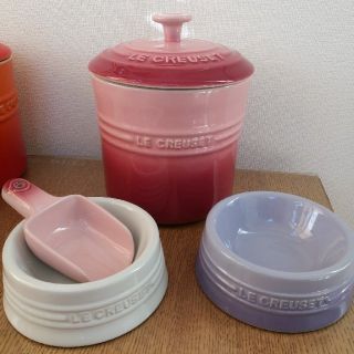 ルクルーゼ(LE CREUSET)の【新品】ル・クルーゼ　ペットフードコンテナとドッグボウルSサイズのセット(犬)