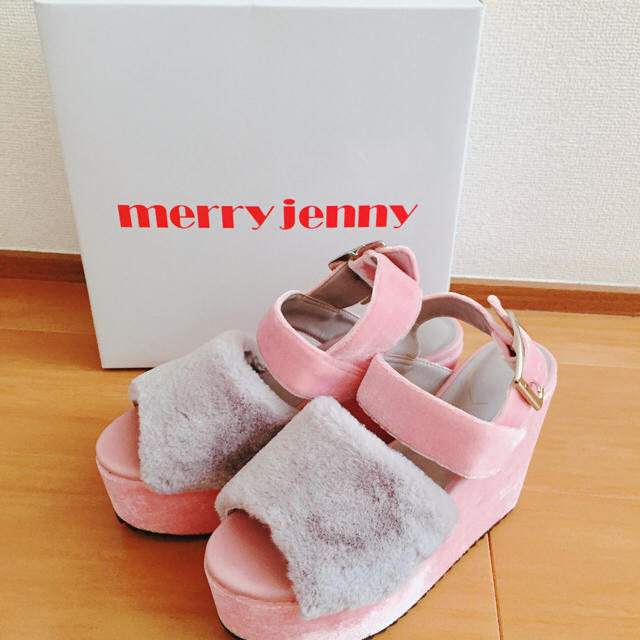 merry jenny(メリージェニー)の【美品】merryjenny ファーサンダル レディースの靴/シューズ(サンダル)の商品写真