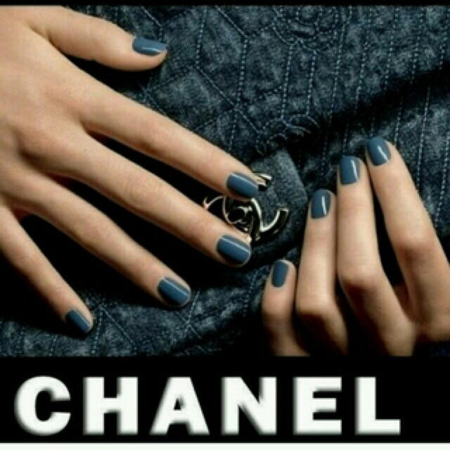 CHANEL(シャネル)の【人気色】シャネルヴェルニ 555 コスメ/美容のネイル(マニキュア)の商品写真