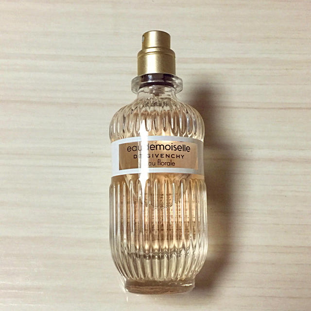 GIVENCHY(ジバンシィ)のGIVENCHY(ジバンシイ)  オードモワゼル フローラル オーデトワレ コスメ/美容の香水(香水(女性用))の商品写真