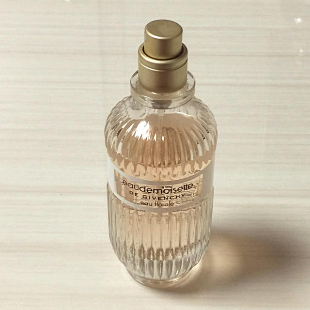 GIVENCHY(ジバンシィ)のGIVENCHY(ジバンシイ)  オードモワゼル フローラル オーデトワレ コスメ/美容の香水(香水(女性用))の商品写真