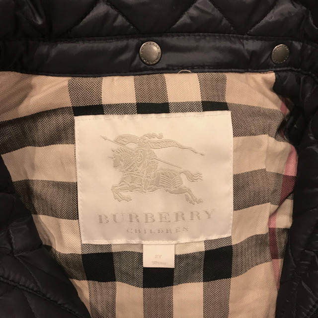 BURBERRY(バーバリー)の【新品未使用】BURBERRYチルドレン キルティングジャケット キッズ/ベビー/マタニティのキッズ服男の子用(90cm~)(ジャケット/上着)の商品写真