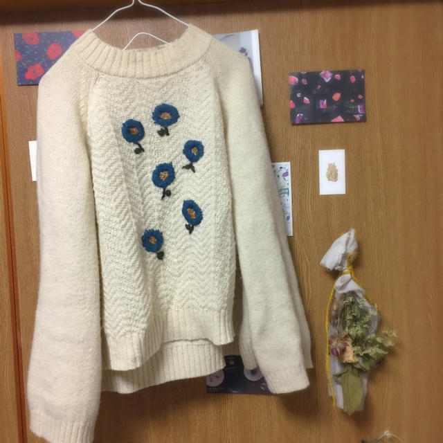 chambre de charme(シャンブルドゥシャーム)のお花刺繍 プルオーバー レディースのトップス(ニット/セーター)の商品写真