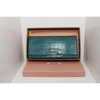 MIU MIU(財布 ・ グリーン・カーキ/緑色系)のフリマアイテム一覧 MIU MIU(財布 ・ グリーン・カーキ/緑色系)のフリマアイテム一覧