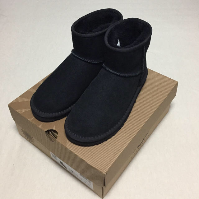 新品未使用 箱付き UGG ムートンブーツ クラシックミニ 国内正規品 ブラック