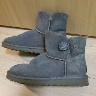 アグ(UGG)の【UGG】Mini Bailey Button(ブーツ)