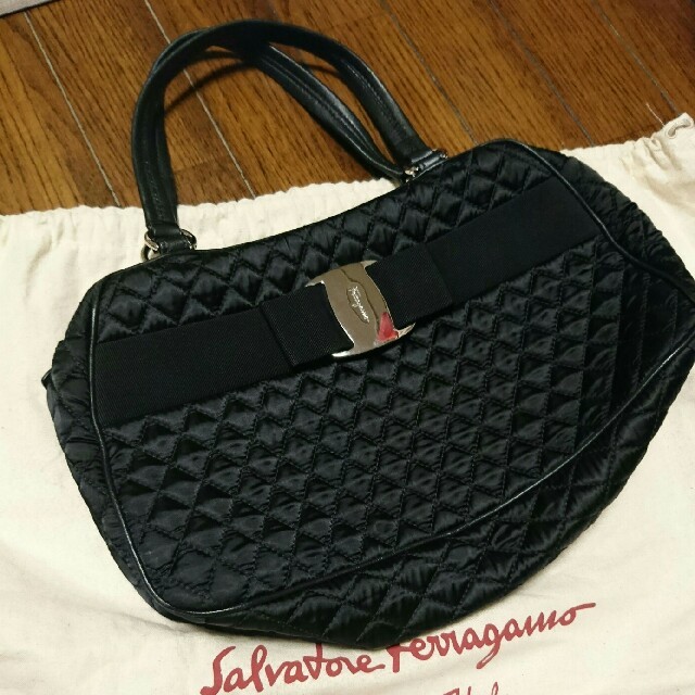 Salvatore Ferragamo(サルヴァトーレフェラガモ)の美品 フェラガモ ハンドバッグ レディースのバッグ(ハンドバッグ)の商品写真