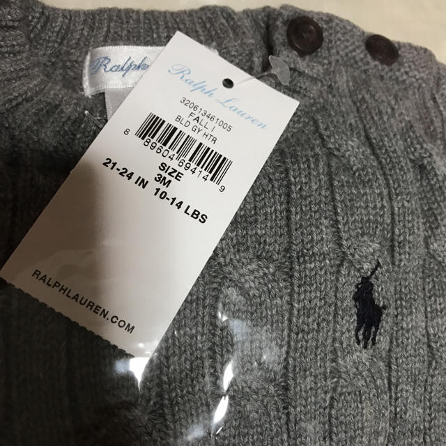 Ralph Lauren(ラルフローレン)の新品タグ付き♡ラルフローレンのグレーケーブル編みニットセーターさんM60ぐらい キッズ/ベビー/マタニティのベビー服(~85cm)(ニット/セーター)の商品写真