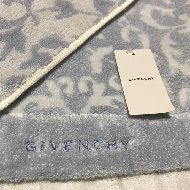 GIVENCHY(ジバンシィ)のタオル インテリア/住まい/日用品の日用品/生活雑貨/旅行(タオル/バス用品)の商品写真