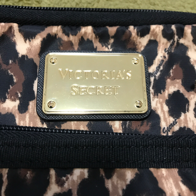 Victoria's Secret(ヴィクトリアズシークレット)のVictoria's Secret ヒョウ柄ポシェット レディースのバッグ(ショルダーバッグ)の商品写真