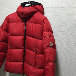 モンクレール(MONCLER)のモンクレールダウンレッド&アローズダウンブラック(ダウンジャケット)