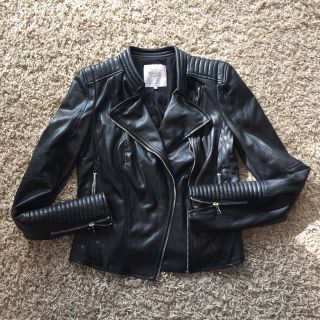 ザラ(ZARA)の【美品】ZARA TRAFALUC ザラ フェイクレザーライダースジャケット(ライダースジャケット)