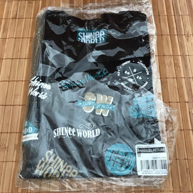 SHINee(シャイニー)のSHINee Tシャツ 2016 D×D×D アリーナツアー 黒 M エンタメ/ホビーのタレントグッズ(アイドルグッズ)の商品写真