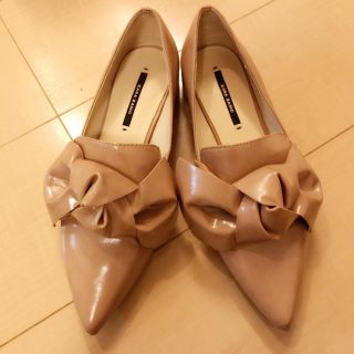 ザラ(ZARA)のZARA ピンクベージュ リボン パンプス(ハイヒール/パンプス)