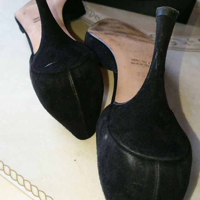 FOXEY(フォクシー)のFOXEY スエードパンプス 黒色 レディースの靴/シューズ(ハイヒール/パンプス)の商品写真