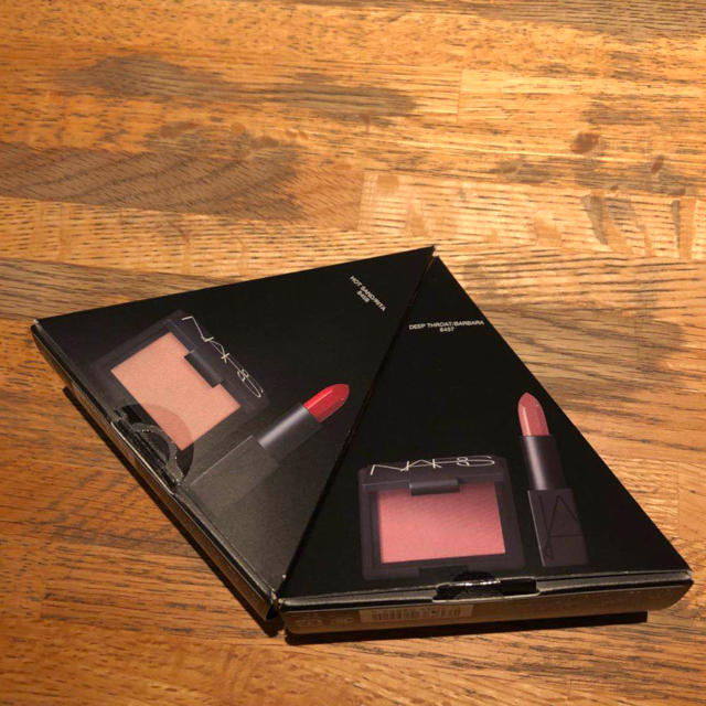 NARS(ナーズ)のNARS 限定品 ラブトライアングル 8457&8458 コスメ/美容のキット/セット(コフレ/メイクアップセット)の商品写真