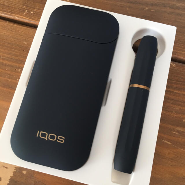 IQOS(アイコス)の新型IQOS  2.4Plus ネイビー 美品 メンズのファッション小物(タバコグッズ)の商品写真