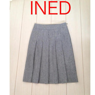 イネド(INED)のスカート(ひざ丈スカート)