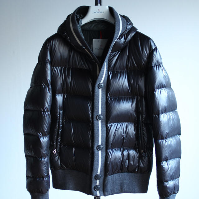 MONCLER(モンクレール)の⭕️☆☆☆様【美品】希少 雑誌掲載 上級モデル モンクレール  メンズのジャケット/アウター(ダウンジャケット)の商品写真