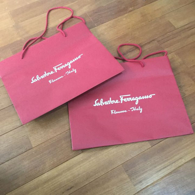 Salvatore Ferragamo(サルヴァトーレフェラガモ)のフェラガモ  ショッパー袋  ２枚組 レディースのバッグ(ショップ袋)の商品写真