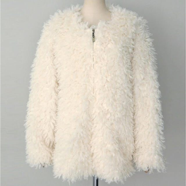dholic(ディーホリック)のDHOLIC フェイクファージップアップジャケット オフホワイト レディースのジャケット/アウター(毛皮/ファーコート)の商品写真