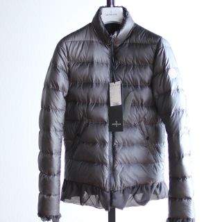 モンクレール(MONCLER)の大幅値下げ‼️【タグ付き新品】大人気完売モデル ハンガー ガーメント付き(ダウンジャケット)